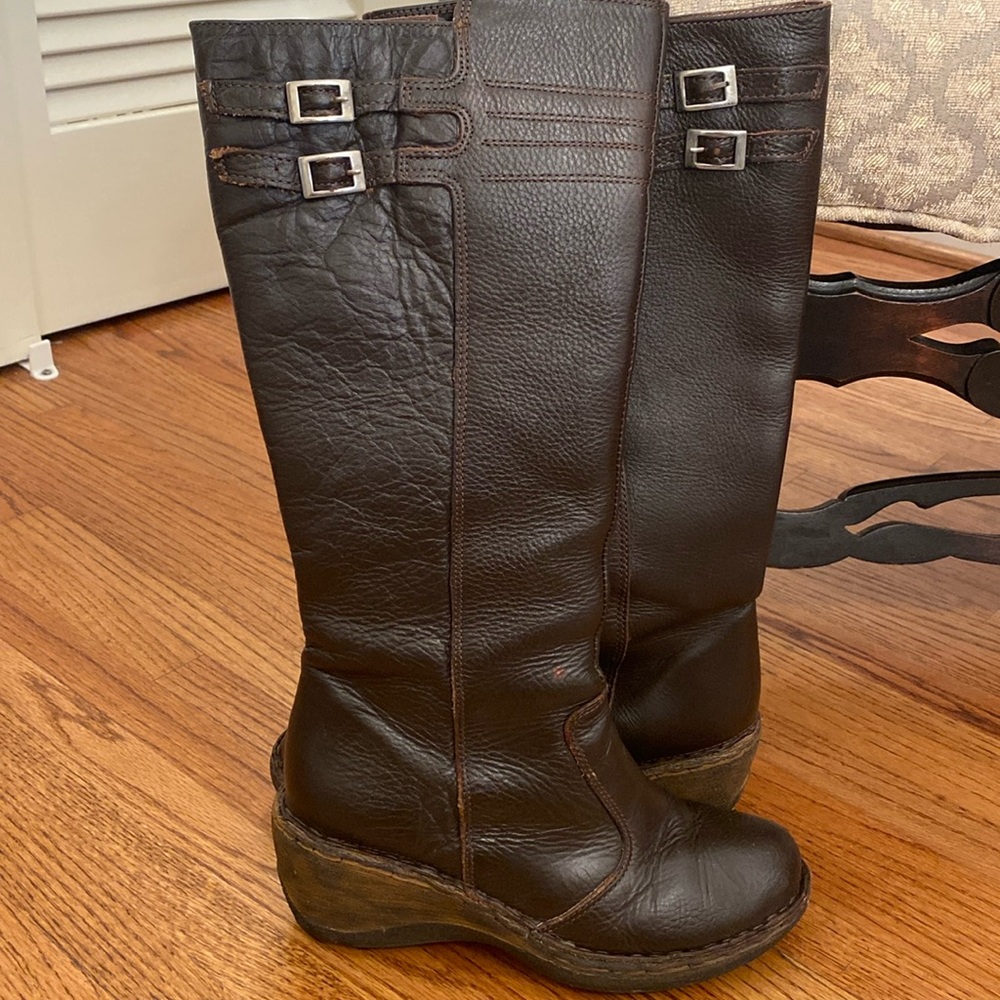 Brown knee length boot. Size 8